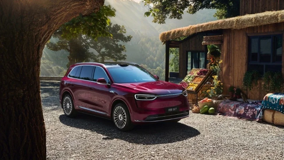 余承東官宣新問界M7將在9月發布：首發珊瑚紅配色，增程/純電雙版本