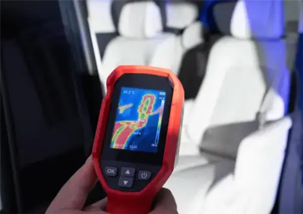 新款別克GL8陸尊PHEV內(nèi)飾曝光：升級環(huán)抱式后排座椅加熱