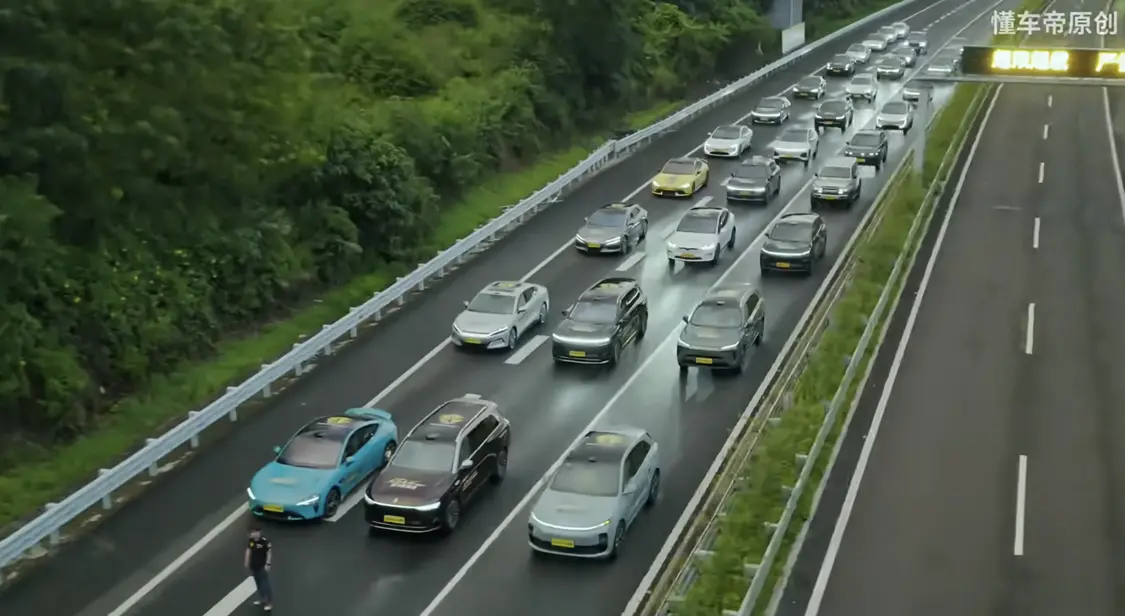 懂車帝在一條臨時封閉的15公里高速上，復刻了9個真實的事故場景 | 圖片來源：懂車帝