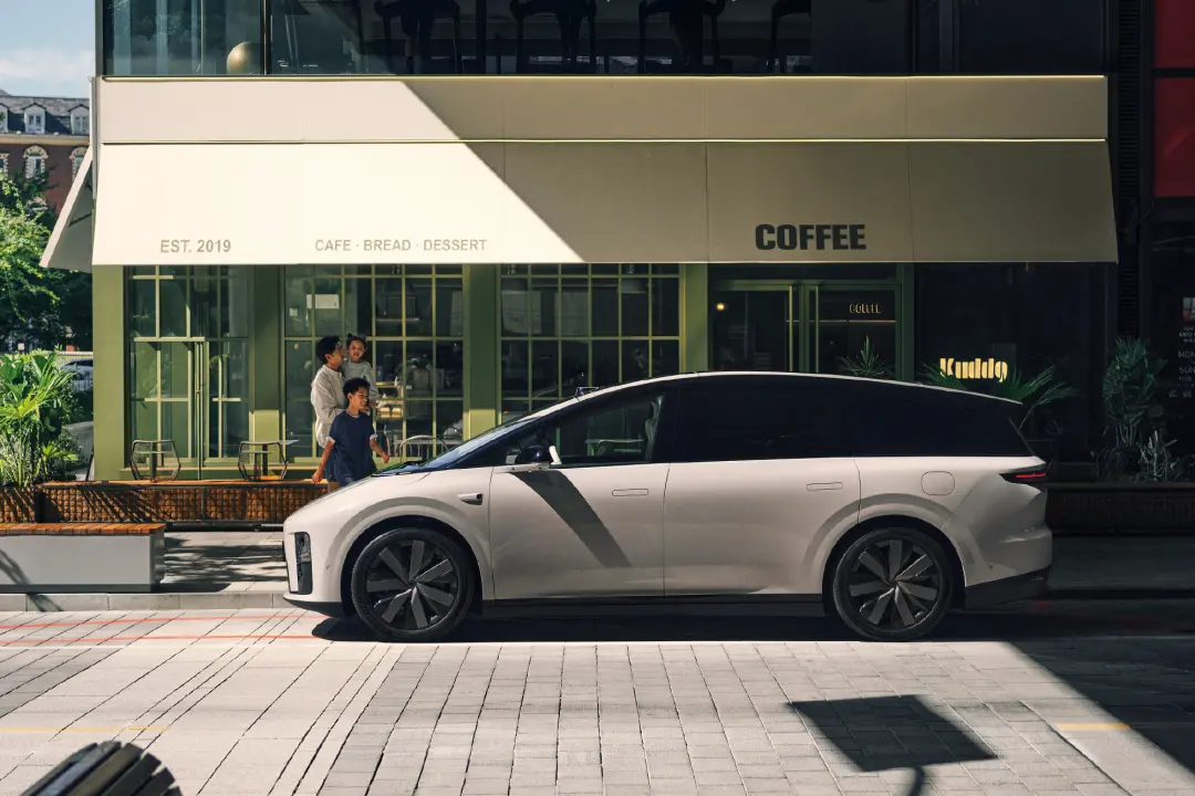 理想十周年，變陣先變人